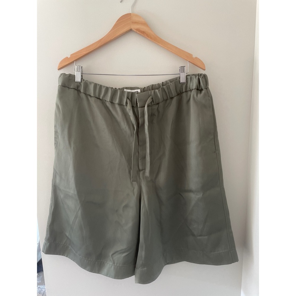 Jil Sander Men's Slate Green Heavy Viscose Silk Twill Shorts IT50 J61KA0024